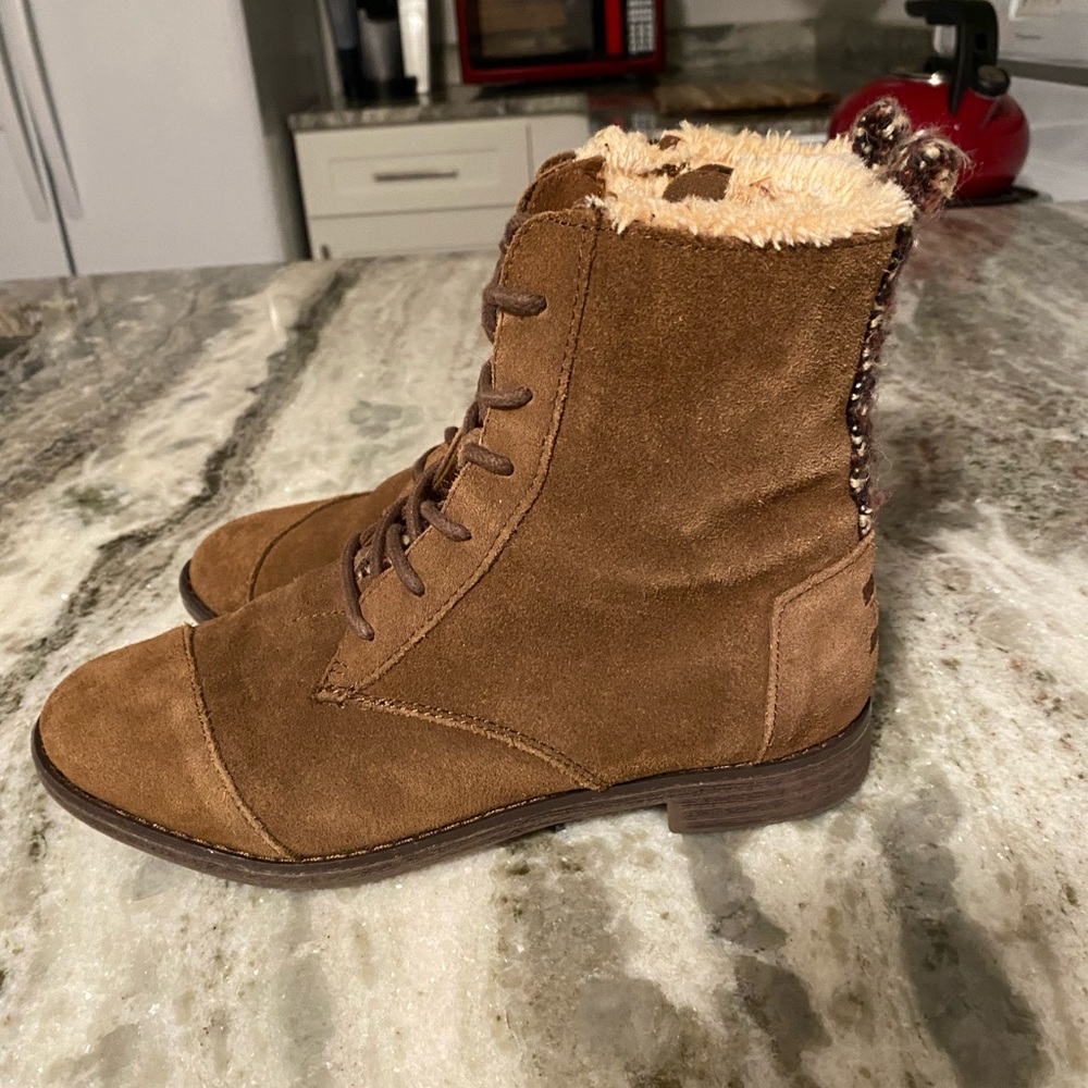 Toms Suede Boot size 5